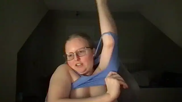 Snapshot of lexie_lilacs chatting on January 2025 03:41:01 AM lexie lilacs online show from January 2025 03:41:01 AM