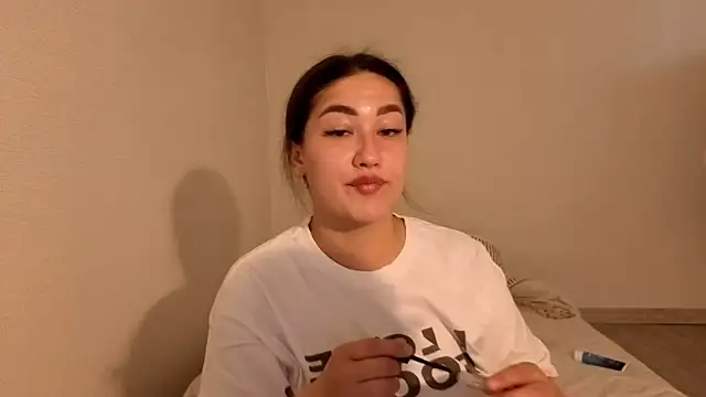 Snapshot of Aria_Blisss chatting on May 2026 01:25:02 AM Aria Blisss online show from May 2026 01:25:02 AM