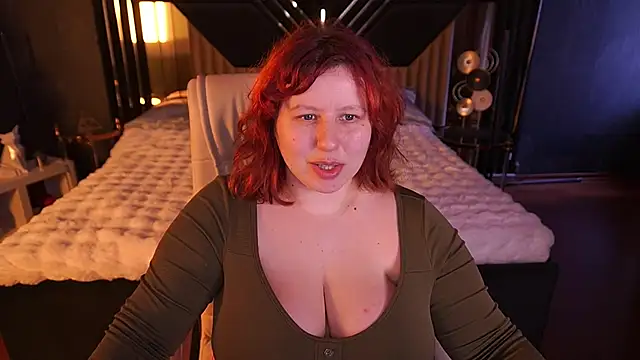 Snapshot of LiliyaMoon chatting on November 2025 07:19:02 AM LiliyaMoon online show from November 2025 07:19:02 AM