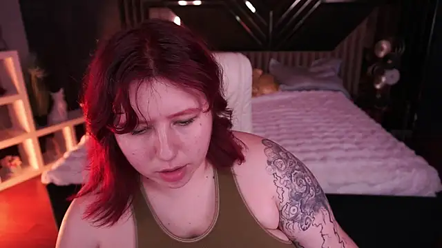 Snapshot of LiliyaMoon chatting on November 2025 07:54:01 AM LiliyaMoon online show from November 2025 07:54:01 AM