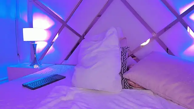 SophiaSmiiths  online show from April 2026 08:24:01 AM