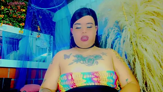 nauthyvalentina online show from April 2026 05:18:01 PM