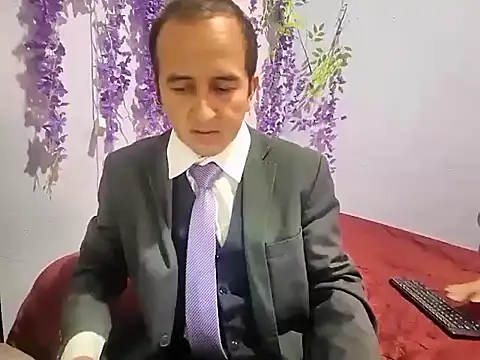 yazforeSolo online show from October 2025 02:37:02 PM