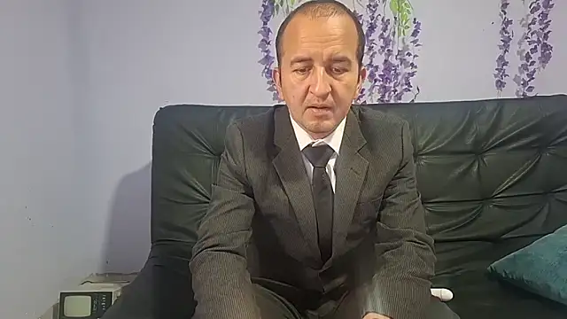 yazforeSolo online show from November 2025 02:28:01 PM