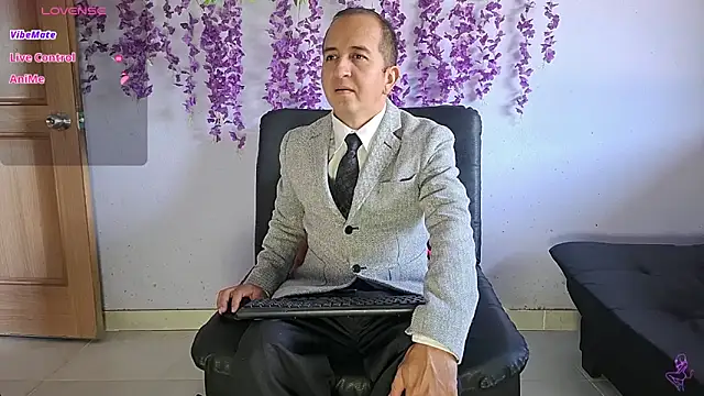 yazforeSolo online show from February 2026 02:10:01 PM