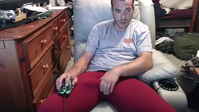 Snapshot of ScubaStevex chatting on October 2025 11:12:02 PM ScubaStevex online show from October 2025 11:12:02 PM