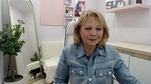 Milla Cutie18 online show from February 2025 12:14:02 PM