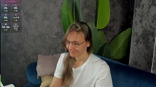 Lillian White online show from September 2025 12:43:01 AM