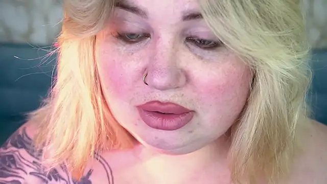 ZaraReignn online show from April 2026 08:28:02 PM