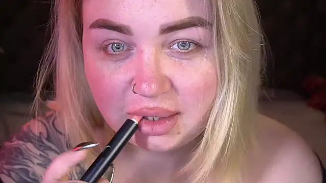 ZaraReignn online show from April 2026 07:49:01 PM