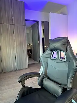 Snapshot of SophieRaily_ chatting on November 2025 10:09:02 PM SophieRaily online show from November 2025 10:09:02 PM