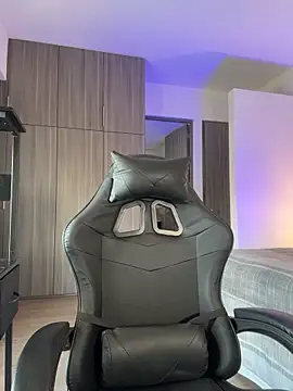 Snapshot of SophieRaily_ chatting on November 2025 10:21:01 PM SophieRaily online show from November 2025 10:21:01 PM