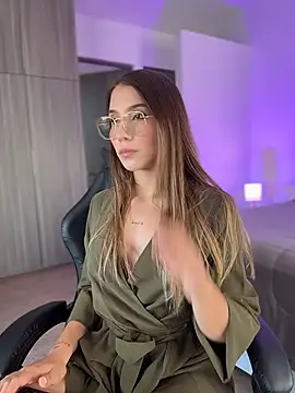 Snapshot of SophieRaily_ chatting on November 2025 06:50:01 PM SophieRaily online show from November 2025 06:50:01 PM