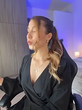 Snapshot of SophieRaily_ chatting on January 2026 08:43:02 PM SophieRaily online show from January 2026 08:43:02 PM