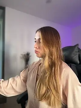 Snapshot of SophieRaily_ chatting on February 2026 08:35:01 PM SophieRaily online show from February 2026 08:35:01 PM