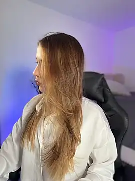 Snapshot of SophieRaily_ chatting on March 2026 10:05:02 PM SophieRaily online show from March 2026 10:05:02 PM