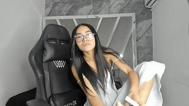 Snapshot of Mia_petite01 chatting on May 2026 09:11:02 PM Mia petite01 online show from May 2026 09:11:02 PM