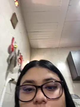 alissonfernandez  online show from October 2025 03:29:01 PM