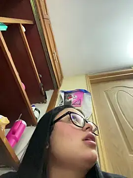 alissonfernandez  online show from February 2026 09:07:01 PM