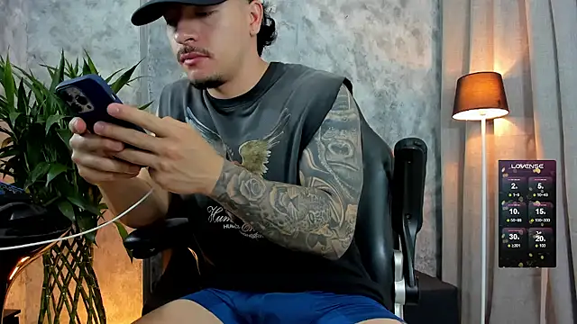 boyc022  online show from December 2025 12:54:01 PM