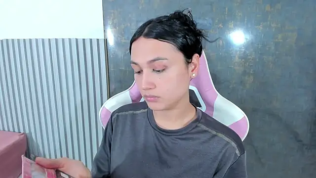 lana boomer online show from December 2025 08:37:02 PM