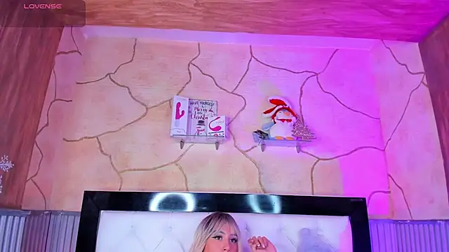 MadissonRey online show from December 2024 04:13:02 PM