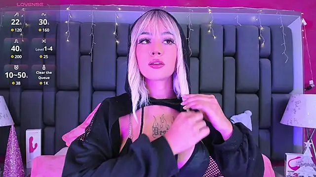 MadissonRey online show from December 2024 01:06:02 PM