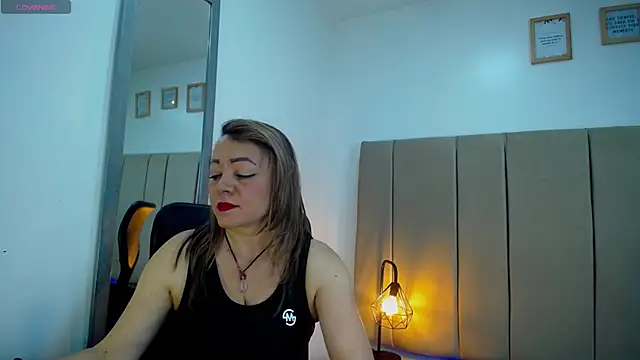 Lupiita223 online show from March 2025 01:07:01 PM