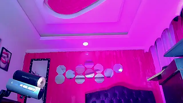 TiffanyMackensyy online show from April 2026 01:32:01 AM