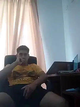 estudiante69 online show from December 2024 07:00:02 PM