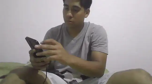 estudiante69 online show from February 2025 03:23:01 AM