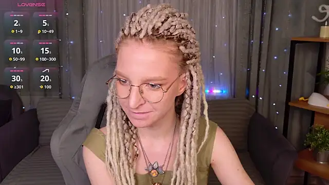 Snapshot of VioletShine chatting on July 2026 09:27:01 AM VioletShine online show from July 2026 09:27:01 AM