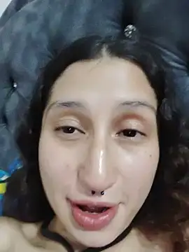 Snapshot of Queenjenn__ chatting on June 2026 01:54:01 AM Queenjenn online show from June 2026 01:54:01 AM