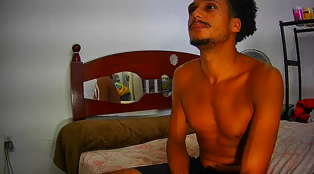 Snapshot of SkinnyLatinMan chatting on February 2025 03:31:02 PM SkinnyLatinMan online show from February 2025 03:31:02 PM