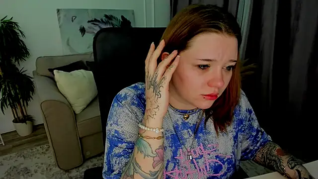 MoonLghte online show from February 2025 06:45:02 PM