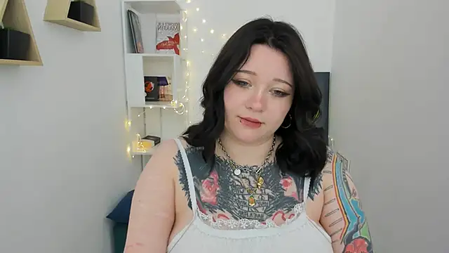 MoonLghte online show from February 2025 06:23:01 PM