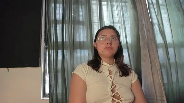 Noellesable online show from November 2025 05:13:01 PM