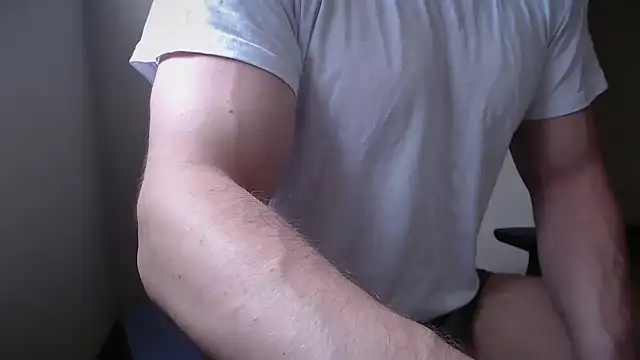 Snapshot of Mrbiceps23 chatting on July 2026 11:42:02 AM Mrbiceps23 online show from July 2026 11:42:02 AM