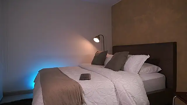 paulacora100 online show from February 2025 02:51:02 AM