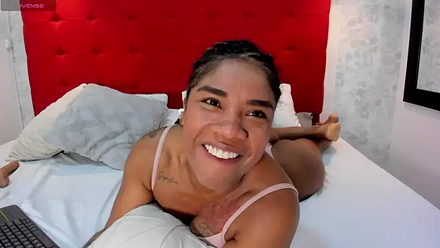 Snapshot of SilvannaFit chatting on February 2025 03:31:02 PM SilvannaFit online show from February 2025 03:31:02 PM