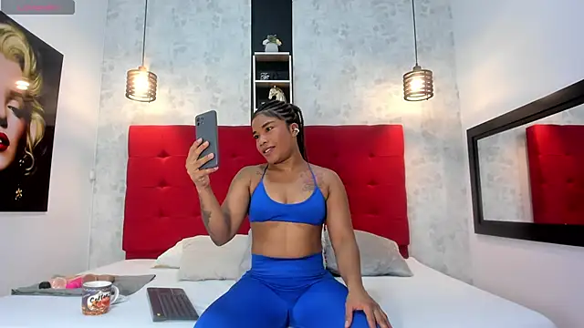 Snapshot of SilvannaFit chatting on February 2025 12:44:02 PM SilvannaFit online show from February 2025 12:44:02 PM