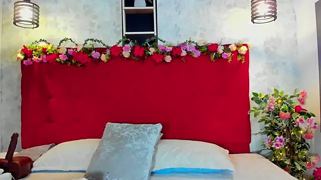 Snapshot of SilvannaFit chatting on December 2025 11:58:02 AM SilvannaFit online show from December 2025 11:58:02 AM