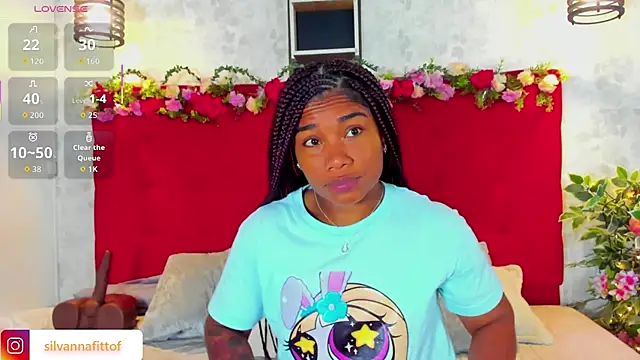 Snapshot of SilvannaFit chatting on December 2025 11:49:02 AM SilvannaFit online show from December 2025 11:49:02 AM