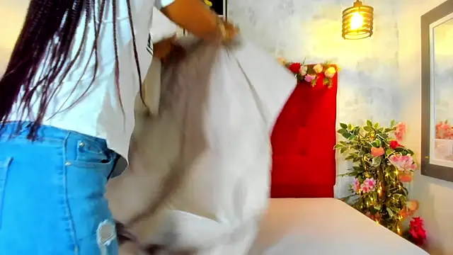 Snapshot of SilvannaFit chatting on December 2025 10:33:01 AM SilvannaFit online show from December 2025 10:33:01 AM