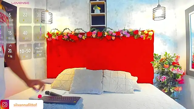 Snapshot of SilvannaFit chatting on February 2026 11:43:02 AM SilvannaFit online show from February 2026 11:43:02 AM