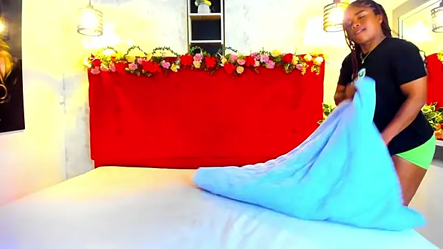 Snapshot of SilvannaFit chatting on March 2026 11:54:02 AM SilvannaFit online show from March 2026 11:54:02 AM