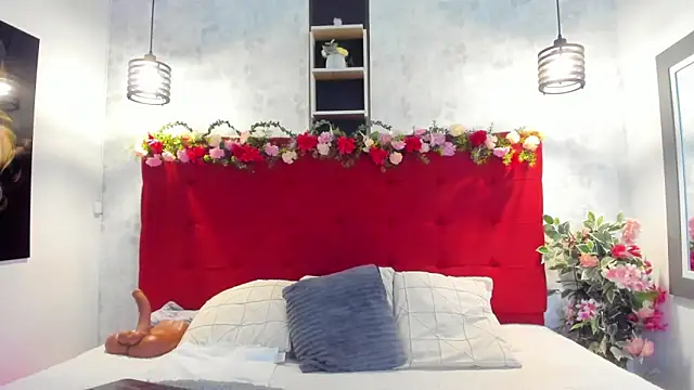 Snapshot of SilvannaFit chatting on March 2026 11:54:01 AM SilvannaFit online show from March 2026 11:54:01 AM