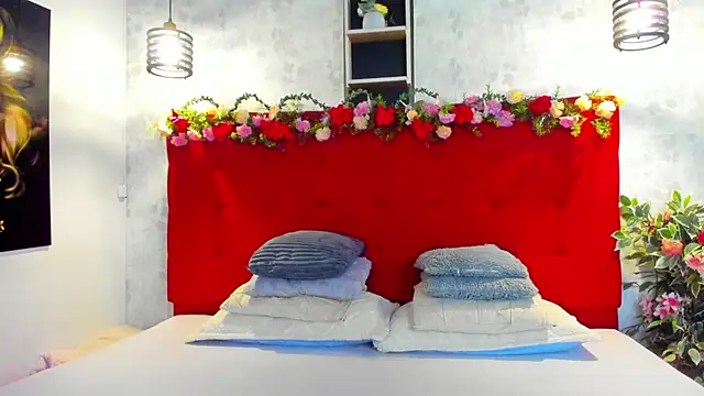 Snapshot of SilvannaFit chatting on April 2026 11:43:01 AM SilvannaFit online show from April 2026 11:43:01 AM