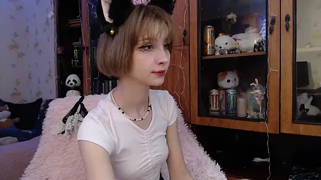 cloudgirrl online show from February 2025 07:39:01 PM