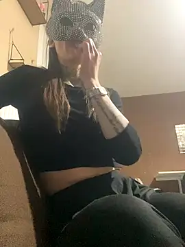 Snapshot of liloucamchaudee chatting on November 2025 08:51:01 PM liloucamchaudee online show from November 2025 08:51:01 PM